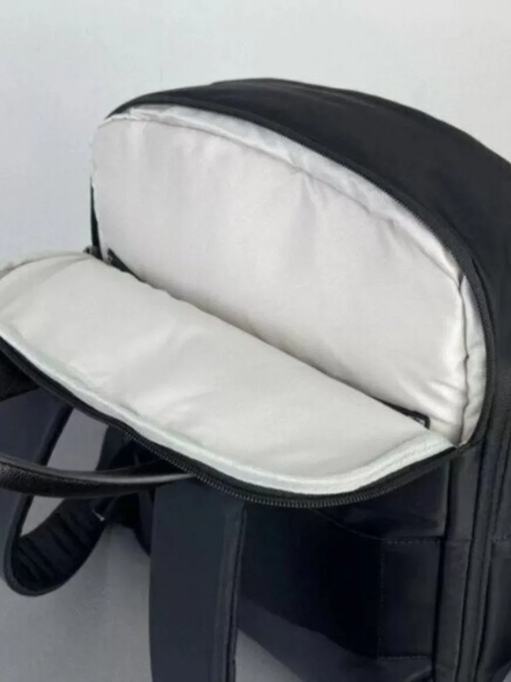 🍒🍒TUMI Voyageur Montana Backpack Black/Gunmetal - beautiful like-new condition - Picture 4 of 10